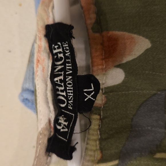 Flowered top - Picture 3 of 3